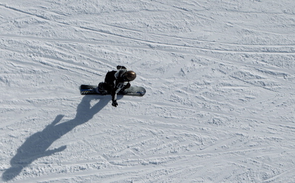 [VIDEO] Un berger dévale la montagne en snowboard, poursuivi par ses chèvres