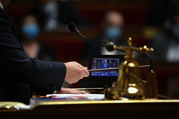 Pass vaccinal : l&rsquo;Assemblée nationale suspend l&rsquo;examen du projet de loi
