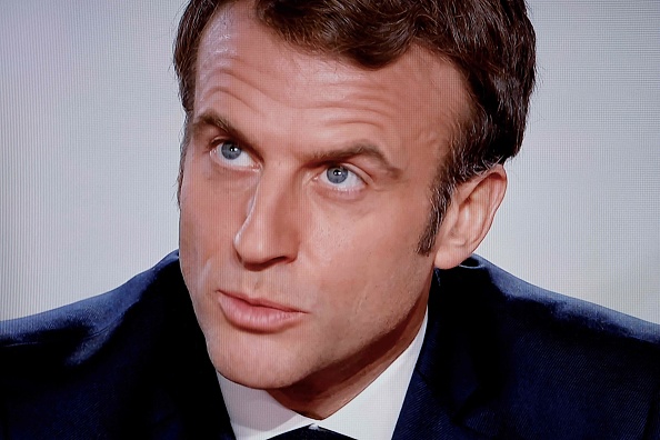 Les propos d’Emmanuel Macron déterminé à «emmerder» les Français non-vaccinés provoquent un tollé dans l&rsquo;opposition