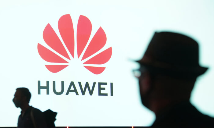 Huawei a versé 1 million de dollars à Tony Podesta pour son lobbying à la Maison Blanche