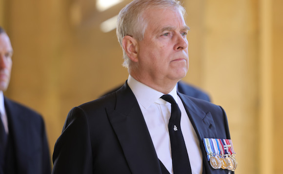 Royaume-Uni : le prince Andrew déchu de ses titres militaires
