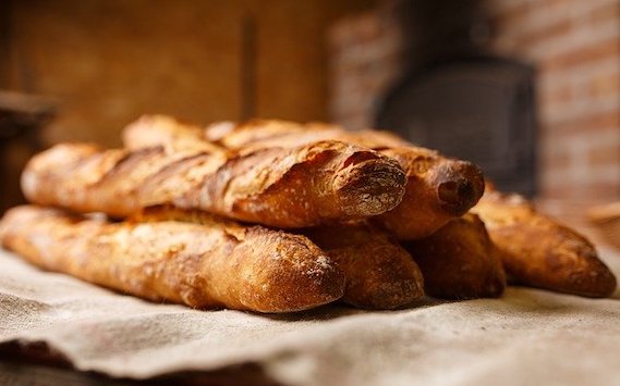 La baguette de pain à 29 centimes d&rsquo;euros de Leclerc déclenche la colère des boulangers