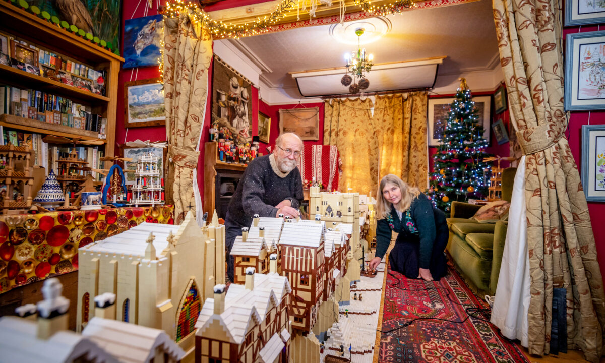 Un couple utilise 400.000 briques Lego pour construire une réplique du London Bridge dans son salon