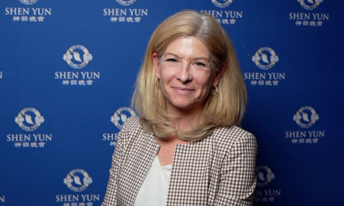 Une productrice de films émerveillée par la créativité et le niveau artistique de Shen Yun