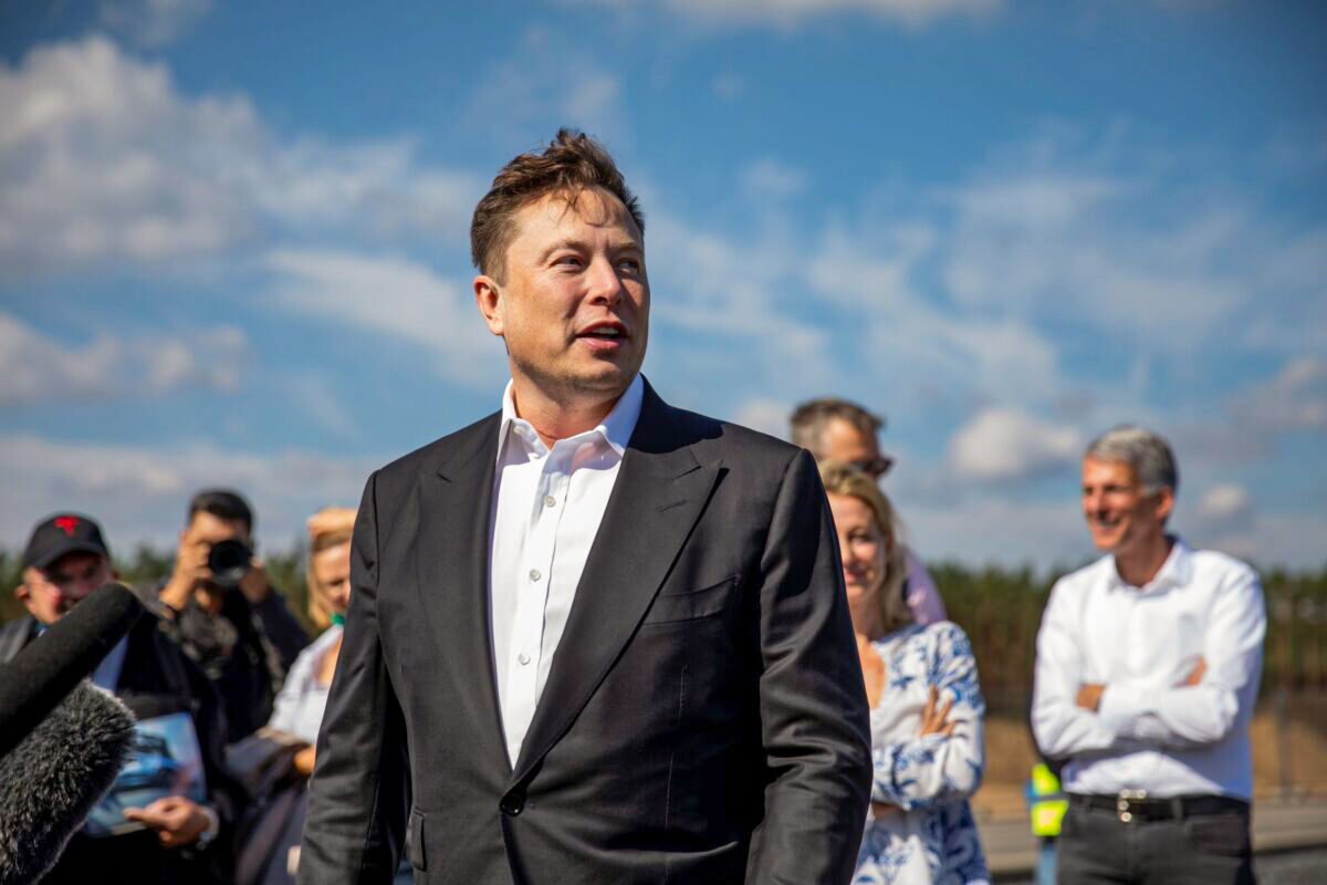 Elon Musk fait activer Starlink en Ukraine pour pallier à la coupure Internet provoquée par l&rsquo;invasion russe