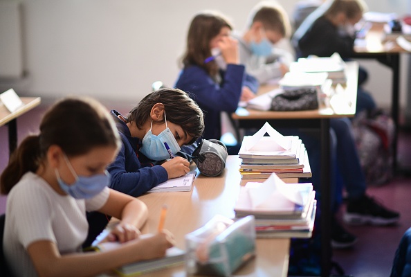 Le masque à la récré pour les écoliers, c&rsquo;est terminé, mais il reste obligatoire dans les classes