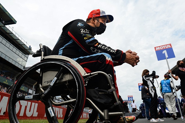 Des paralytiques marchent à nouveau grâce à un implant