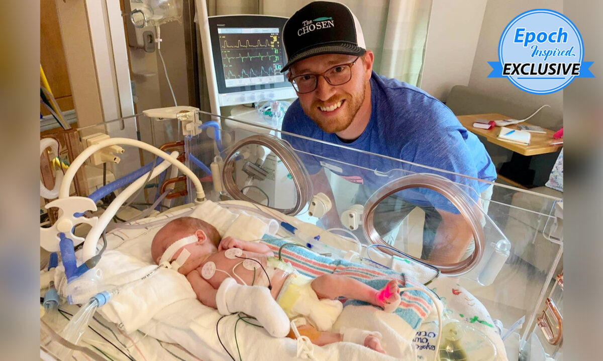 « La volonté de Dieu » : le parcours d&rsquo;un couple adoptant un enfant prématuré atteint de graves malformations congénitales