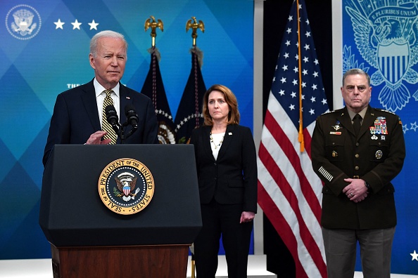 Ukraine: selon Biden, Poutine envisage d&rsquo;utiliser des armes chimiques et biologiques