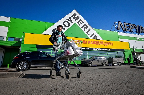 Guerre en Ukraine : en réponse au Président Zelensky, Leroy Merlin redit maintenir son activité en Russie