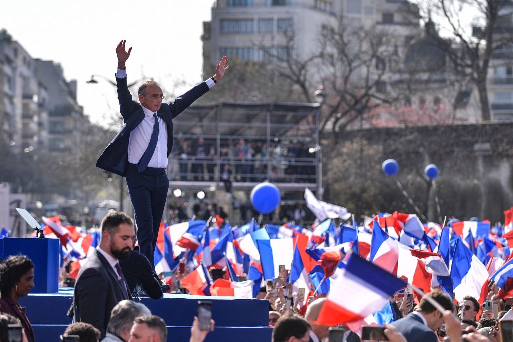Pari réussi pour Éric Zemmour qui rassemble plusieurs dizaines de milliers de militants au Trocadéro