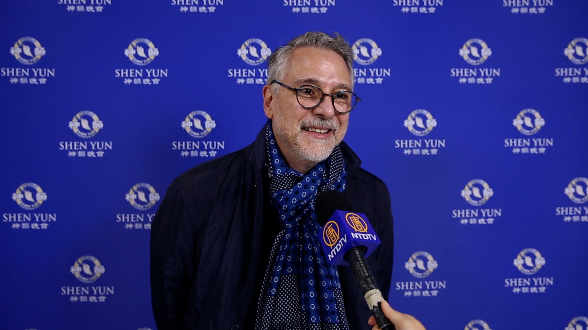 Shen Yun à Paris : « J&rsquo;ai été ébloui », confie un modéliste de haute couture