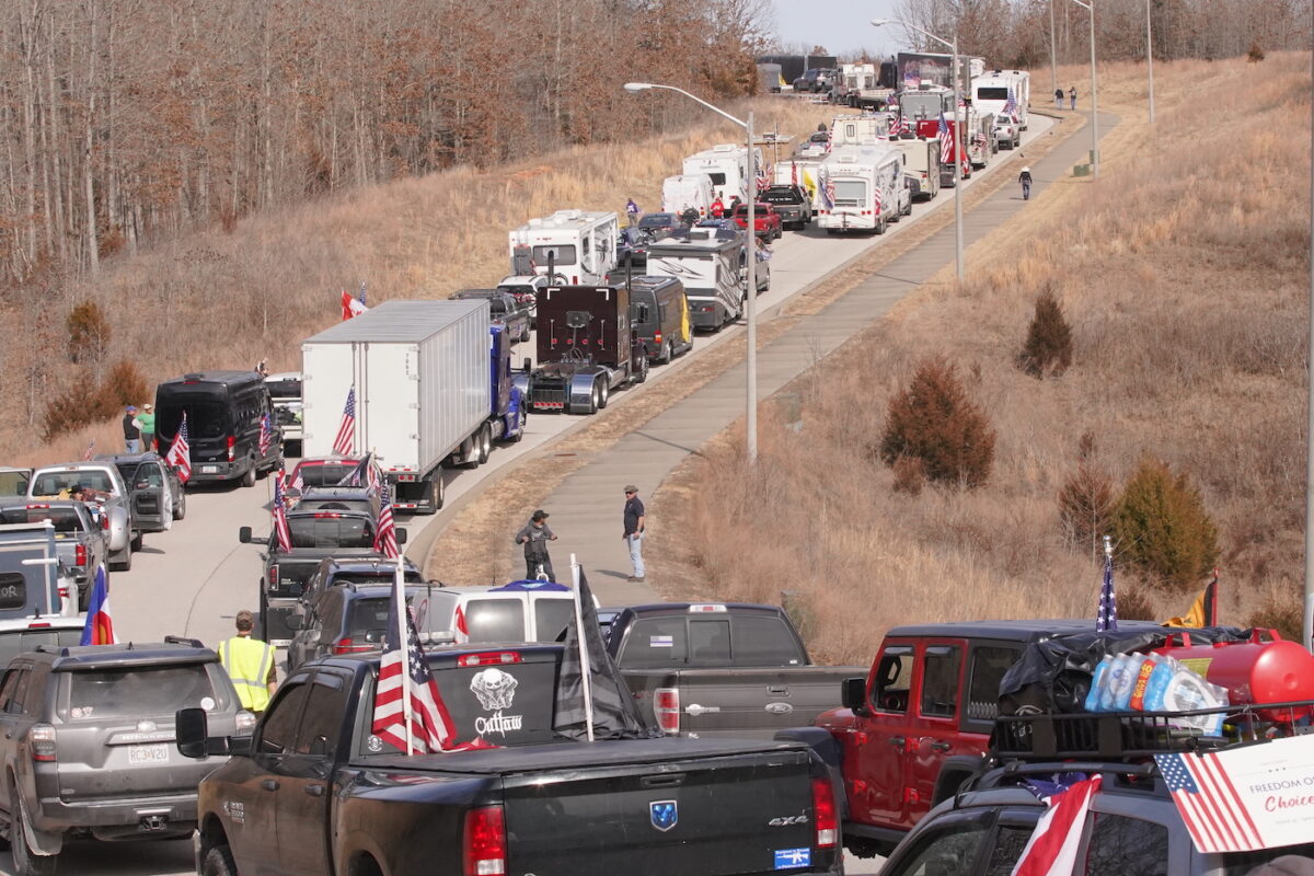 De multiples convois de camions convergent vers un grand rassemblement à Washington