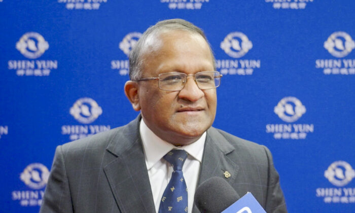 « Très édifiant » : le maire d’un arrondissement de Montréal et un conseiller municipal se réjouissent de voir Shen Yun