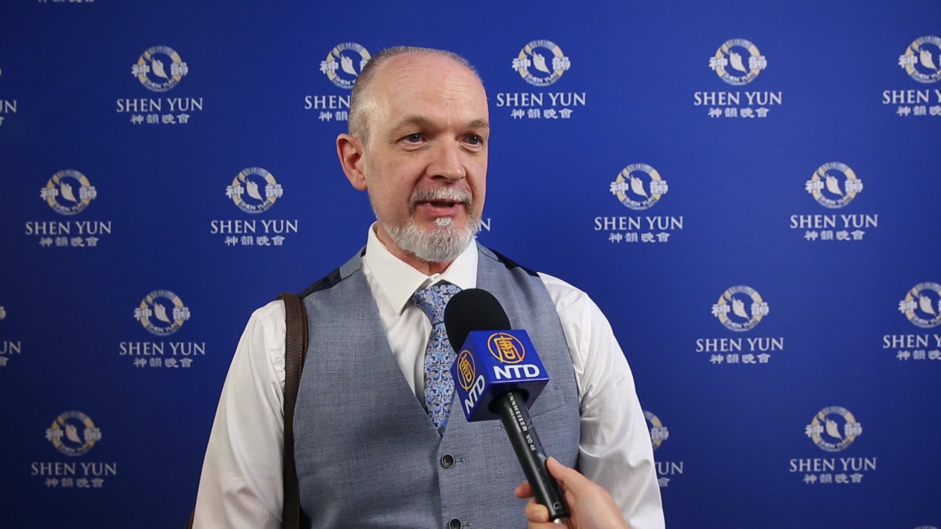 Avec Shen Yun, « j&rsquo;ai pu ressentir l&rsquo;art divin », confie un responsable marketing