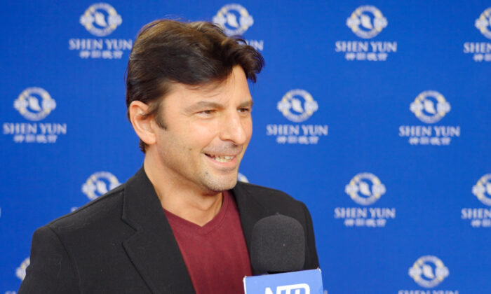 « Il y a beaucoup de cœur dans ce spectacle » : un artiste loue l&rsquo;univers visuel et le talent de Shen Yun