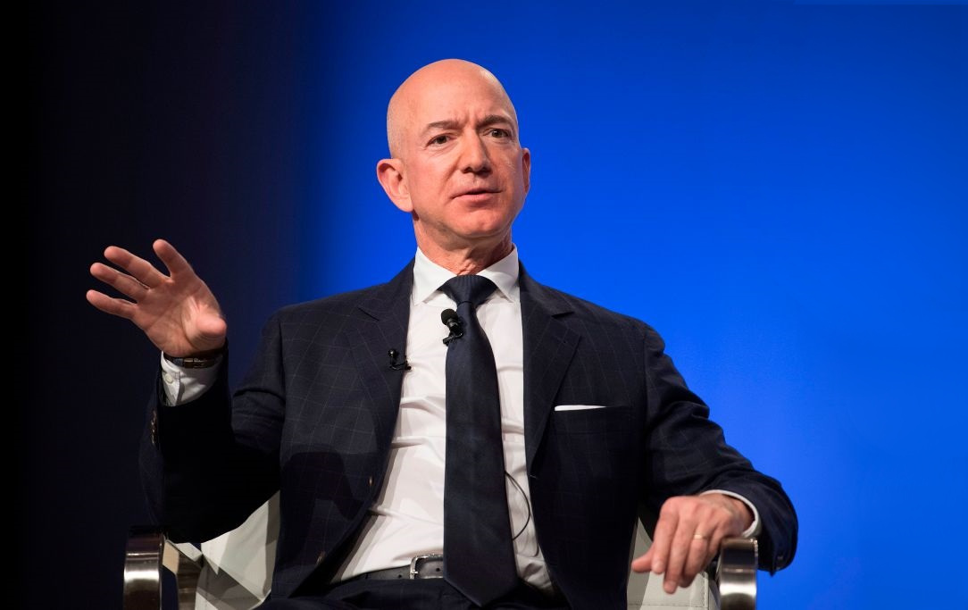 Jeff Bezos s&rsquo;inquiète de l’emprise de la Chine sur Twitter après le rachat de Musk