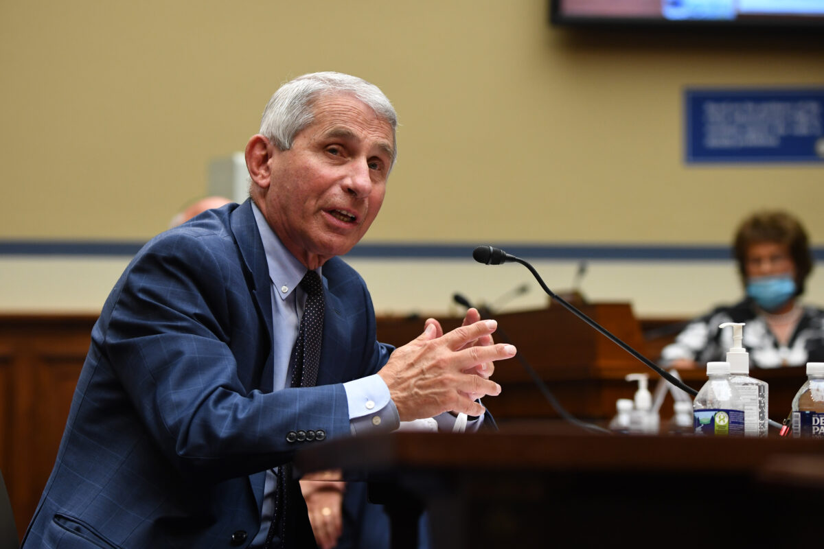 Covid-19 : le Dr Fauci annonce que les États-Unis « sont sortis de la phase pandémique »
