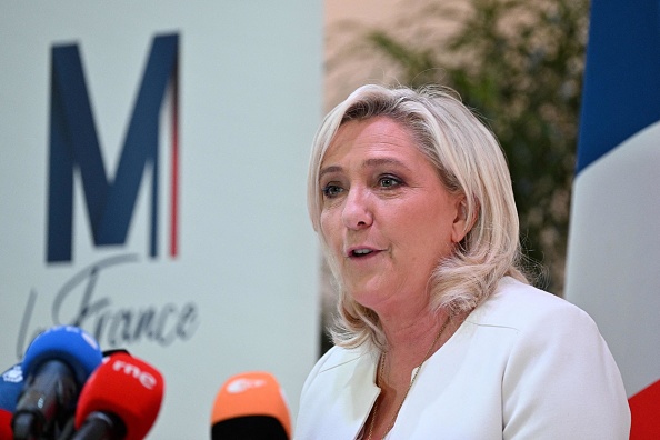Présidentielle 2022 : Marine Le Pen se plaint « d&rsquo;interviews annulées suite au refus d&rsquo;Emmanuel Macron »