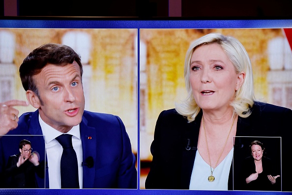 « Arrogant », « coupant la parole » : vives critiques de l’attitude d’Emmanuel Macron envers Marine Le Pen après le débat