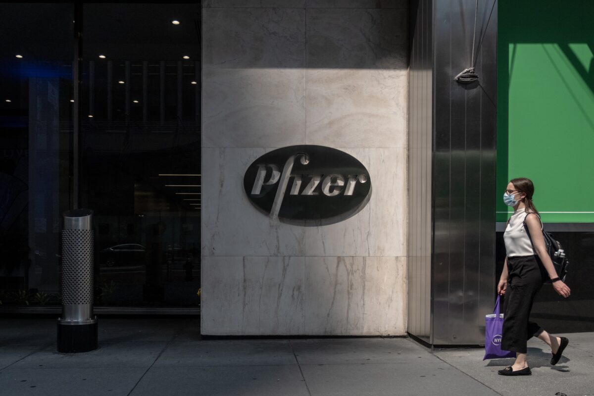 Pfizer a embauché 600 employés pour faire face à la « forte augmentation » du nombre de rapports sur les effets indésirables