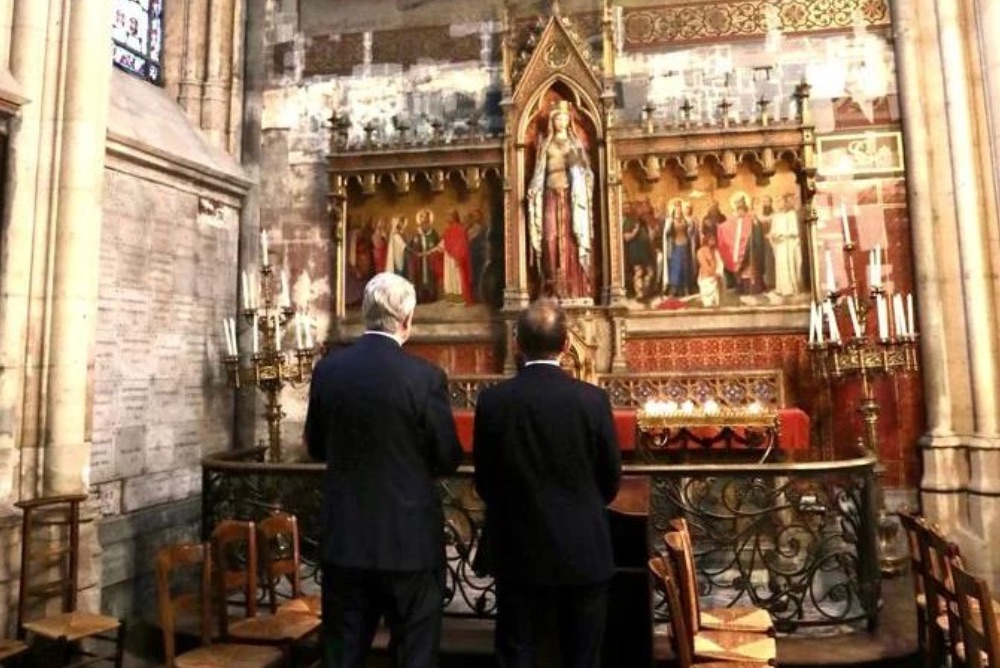 Philippe de Villiers et Eric Zemmour se sont recueillis devant le retable de sainte Clotilde