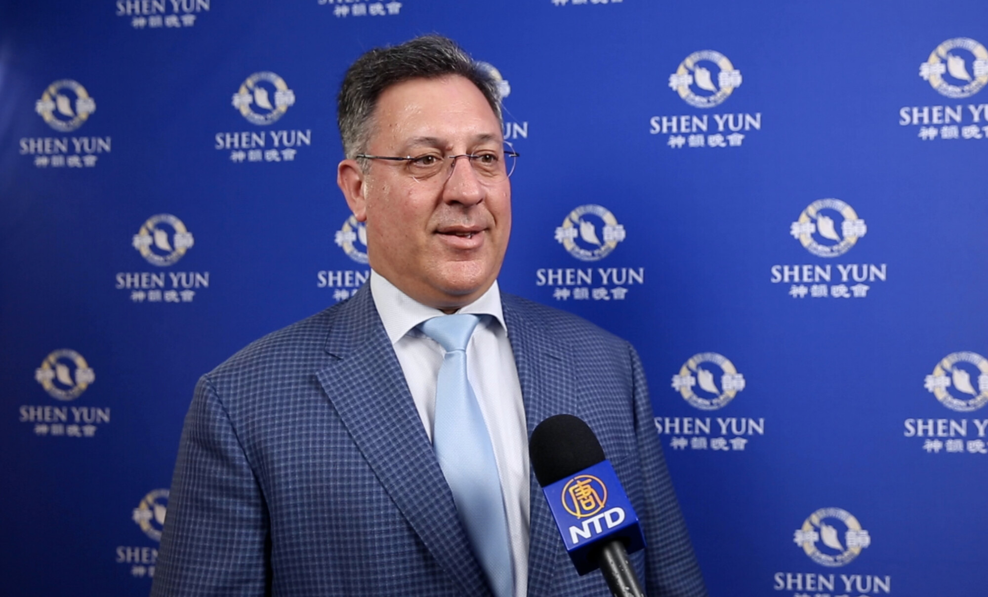 « Une coordination inouïe », s&rsquo;enthousiasme un chef d&rsquo;entreprise à propos de Shen Yun