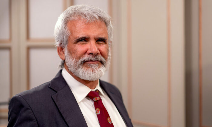 Il est possible de traiter et de prévenir le Covid-19 avec de la vitamine D, affirme le Dr Robert Malone