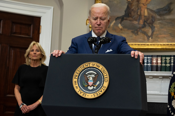 Biden se rend à Uvalde, pour apaiser la souffrance d&rsquo;une ville traumatisée par une tuerie