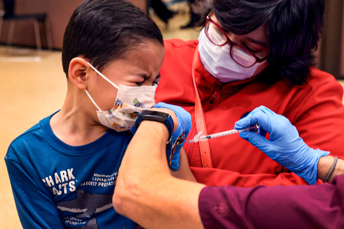 Selon l’ancien vice-président de Pfizer, les personnes ayant promu la vaccination universelle sont « coupables de crimes contre l&rsquo;humanité »