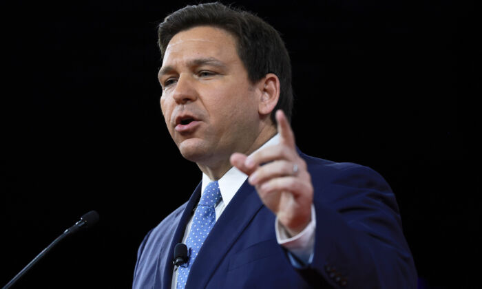 DeSantis signe un projet de loi exigeant que les lycées observent la « Journée des victimes du communisme »