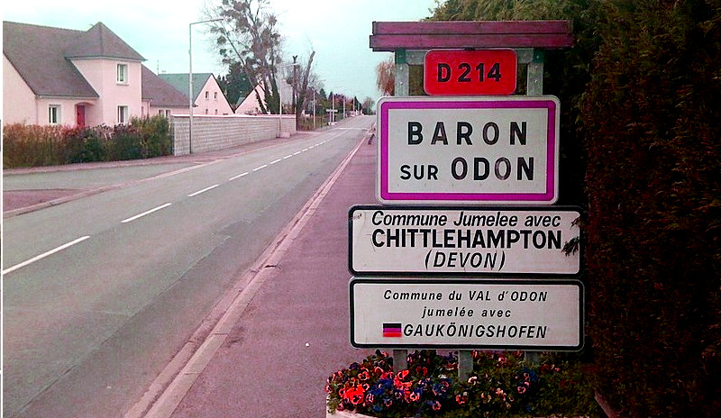 Depuis 26 ans, Daniel ouvre son bar tous les trois ans pendant un mois pour le bien de la commune