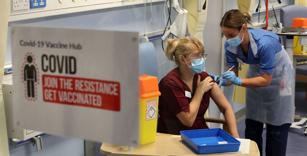 Selon une étude, la vaccination augmente le risque d&rsquo;infection par le Covid-19, tandis que l&rsquo;infection sans vaccination confère l’immunité