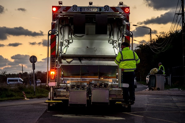 [Vidéo] Éboueur passionné, Mickaël sort enfin de la précarité à 27 ans grâce à son métier qu&rsquo;il pratique avec bonheur