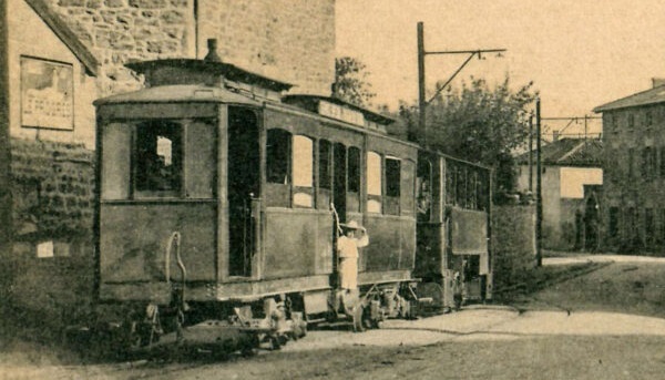 Lyon: des passionnés retapent un tramway de 1898 pour le remettre en circulation