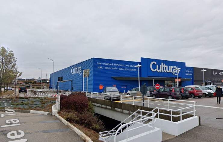 «No limit»: un père laisse ses enfants choisir tous les livres dont ils rêvent dans un magasin à Dijon, l&rsquo;addition est de 600 euros