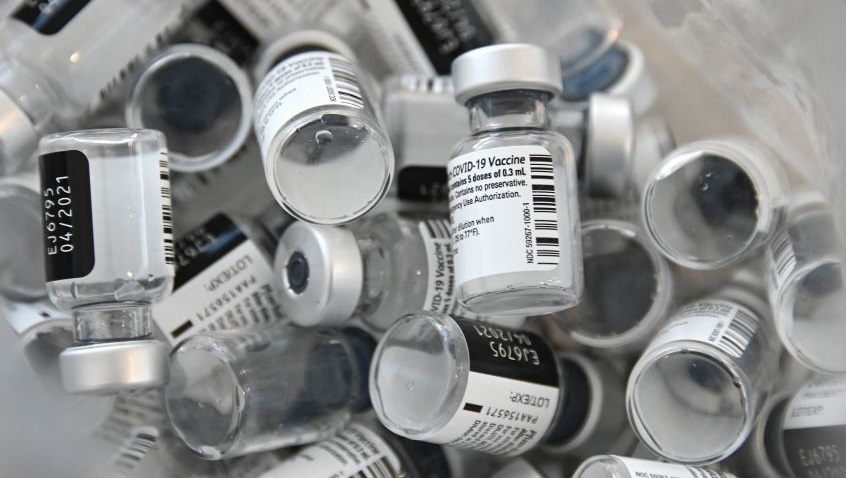 Les CDC recommandent d’administrer les injections Covid le même jour que les autres vaccins chez les enfants: côté fabricants, aucune étude de sécurité