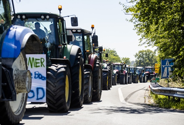 Les agriculteurs néerlandais protestent contre des politiques qui les mèneront à la faillite et entraîneront des pénuries alimentaires mondiales