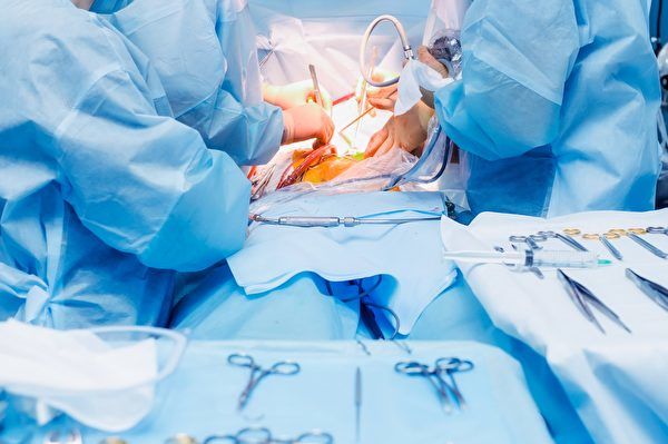 «Plongée dans la clémence de Dieu» lors d’un coma dû à la défaillance d&rsquo;un organe, une patiente en phase terminale se réveille 30 heures plus tard avec un message