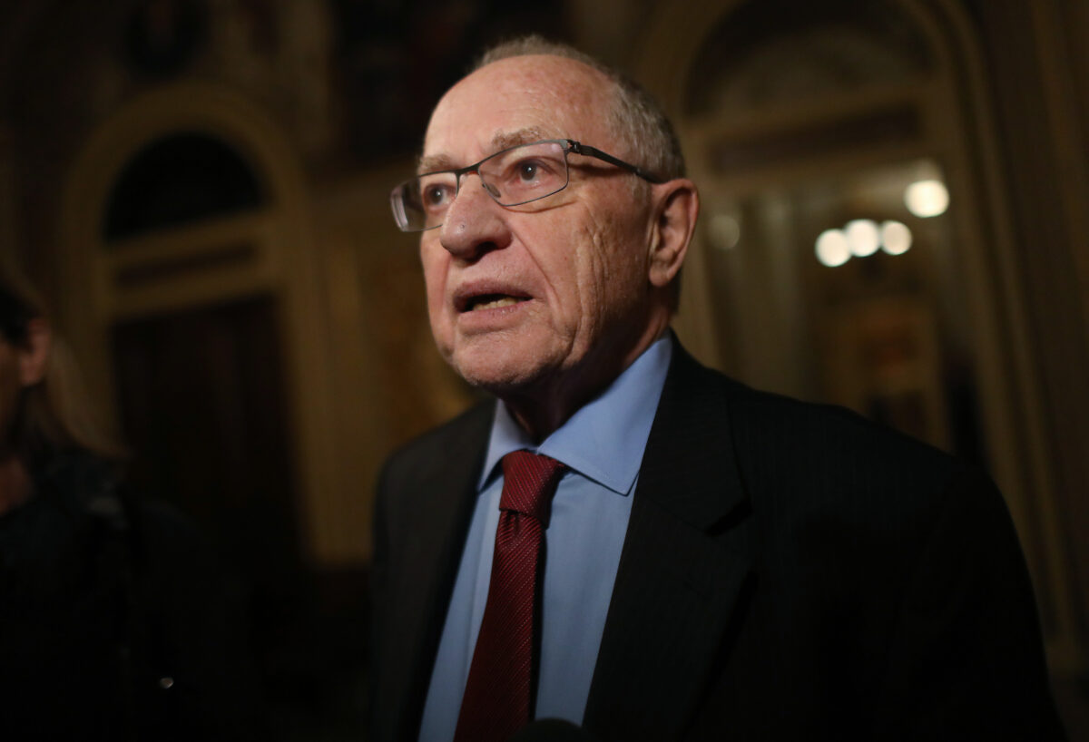 La descente du FBI à Mar-a-Lago, «une perquisition irrégulière» selon Alan Dershowitz