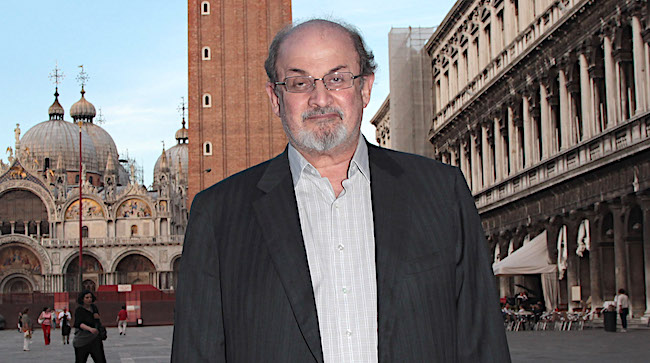 Salman Rushdie auteur des « Versets sataniques » poignardé lors d&rsquo;une conférence dans l&rsquo;État de New York
