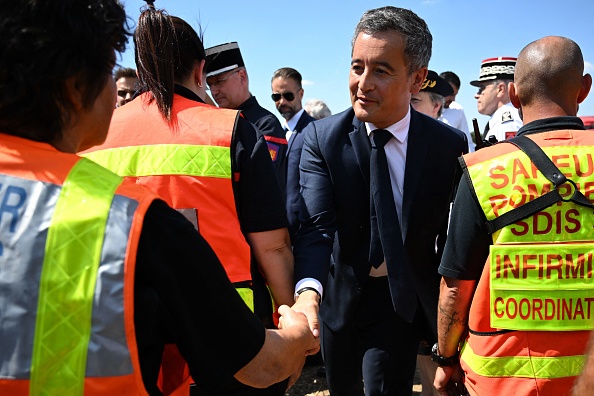 Incendies : Gérald Darmanin appelle les employeurs à libérer en août leurs salariés pompiers volontaires