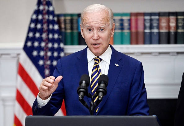 Biden annonce un effacement partiel des emprunts étudiants