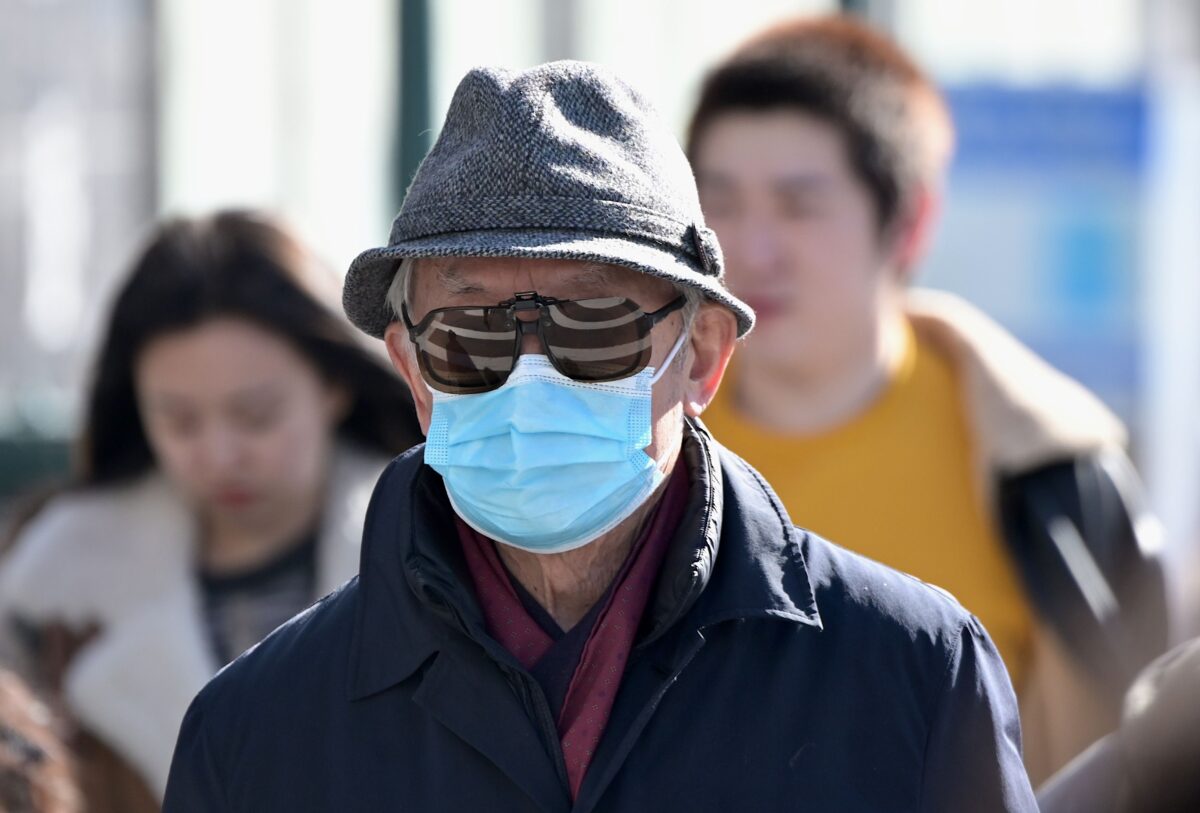 Les bactéries et les champignons pathogènes trouvés sur les masques