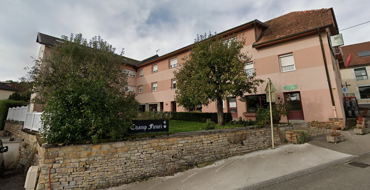 À 94 ans, Marcelle continue de travailler dans l&rsquo;hôtel-restaurant qui appartient à sa famille depuis 1870