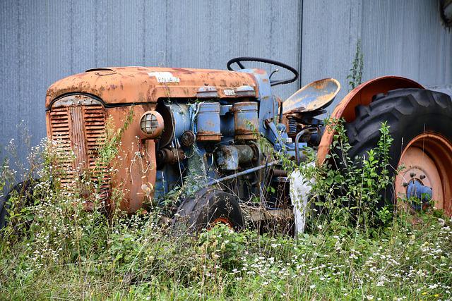 «C&rsquo;est toute sa vie»: l&rsquo;homme aux 300 tracteurs et sa collection unique en France
