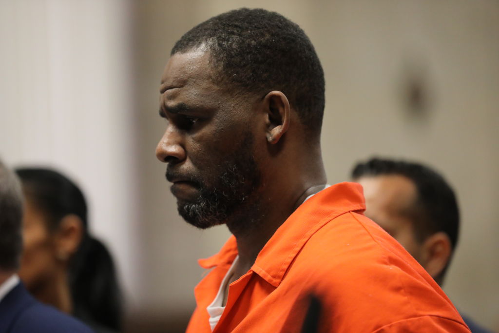 Le chanteur R. Kelly jugé coupable de pédopornographie
