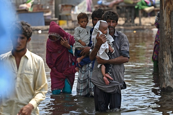 Pakistan: au nom de l’honneur, des femmes forcées à rester dans leur village inondé