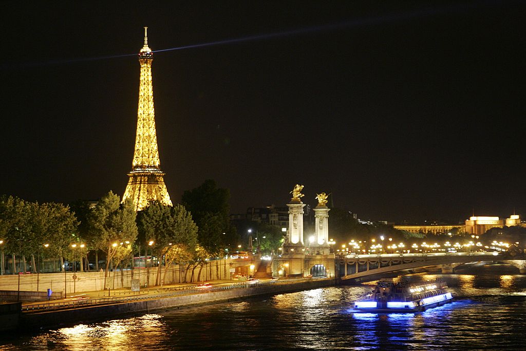 Tour Eiffel: deux touristes américains ivres passent une nuit à la belle étoile dans une partie non accessible au public