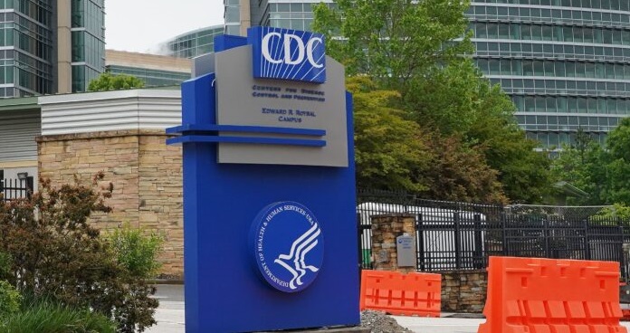 Certains membres du comité sur les vaccins des CDC travaillent pour la société de relations publiques de Pfizer et Moderna